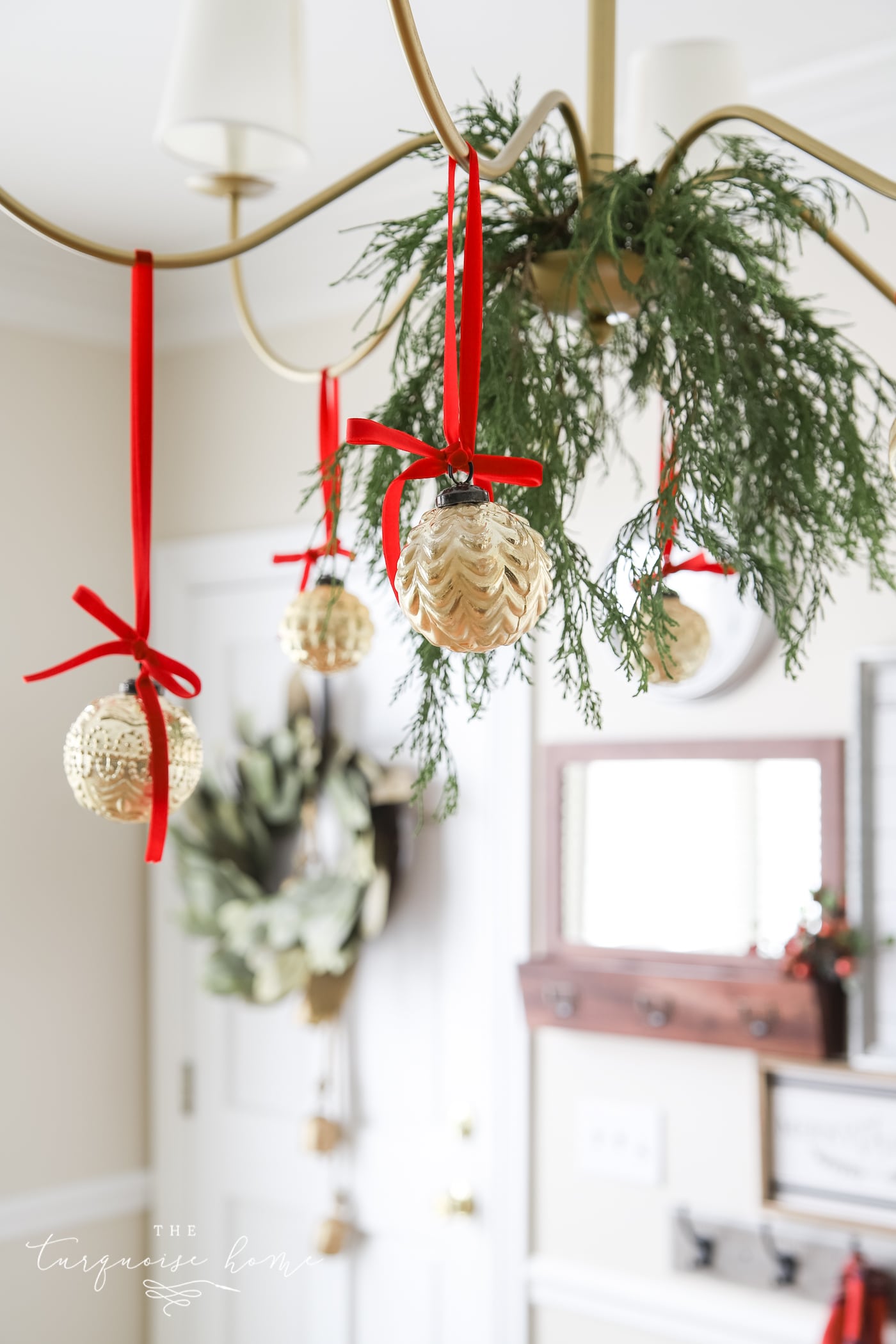 7+ Ways to Decorate with Christmas Ribbon {Sources & Ideas!}